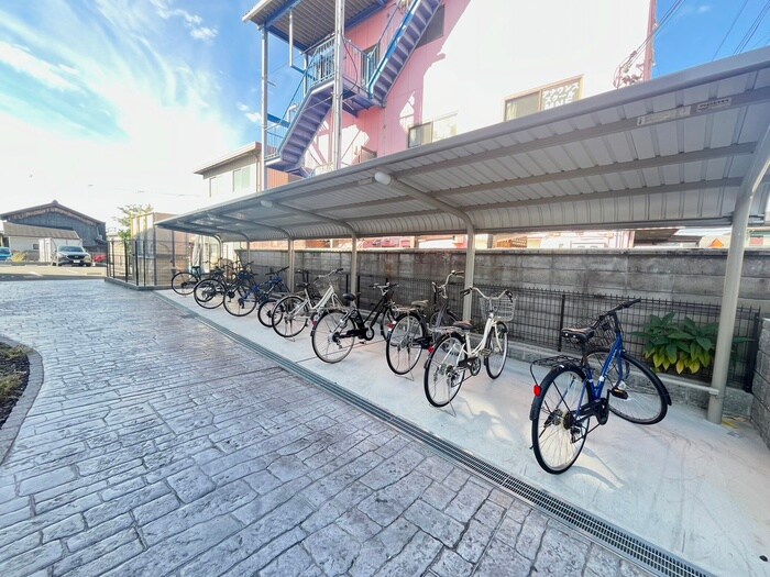 物件外観写真3　(駐輪場)