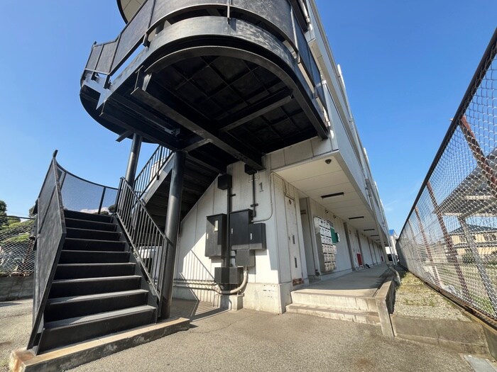 物件外観写真2　(エントランス部分)