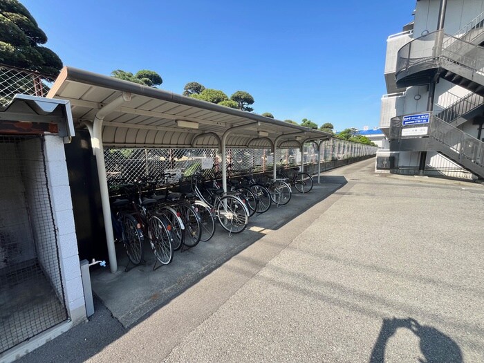 物件外観写真3　(駐輪場)