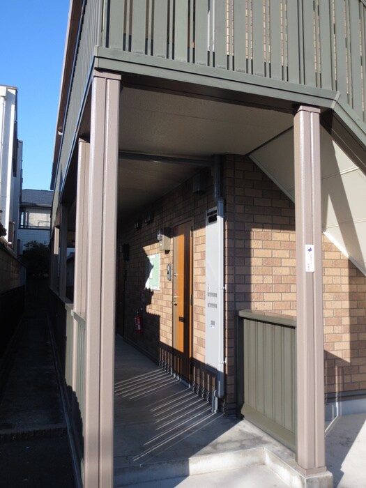 物件外観写真3　(エントランス部分)