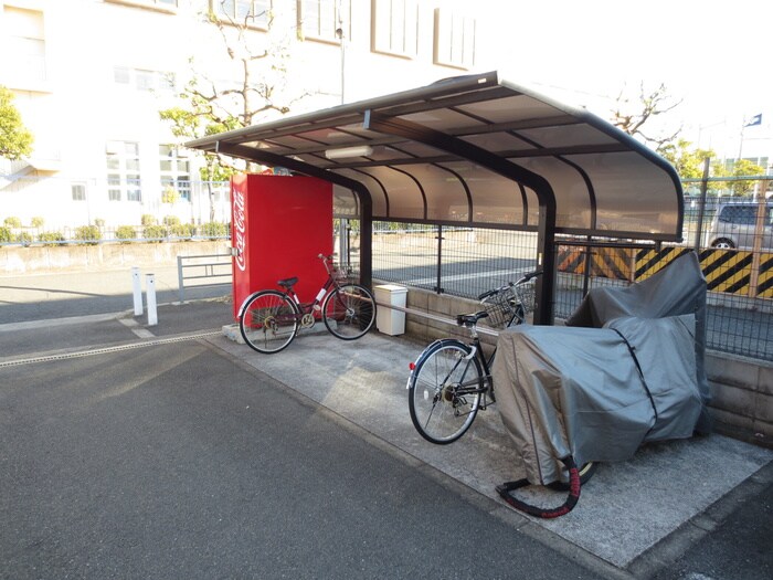 物件外観写真5　(駐輪場)