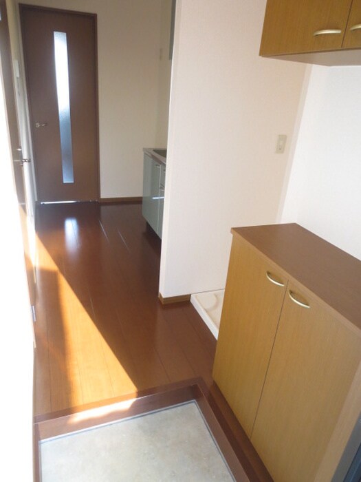 物件内観写真10　(玄関)