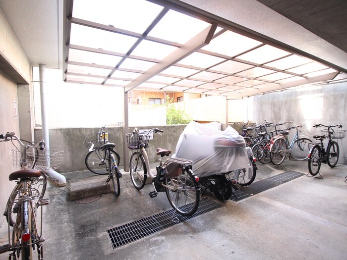 物件外観写真3　(駐輪場)