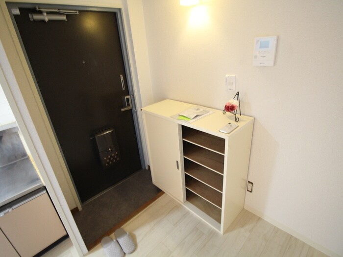 物件内観写真13　(玄関)