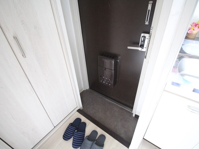 物件内観写真14　(玄関)