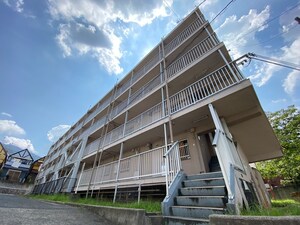 ビレッジハウス日下1号棟外観写真