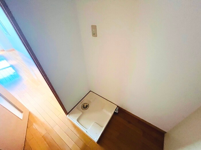 物件内観写真13　(洗濯機置場)