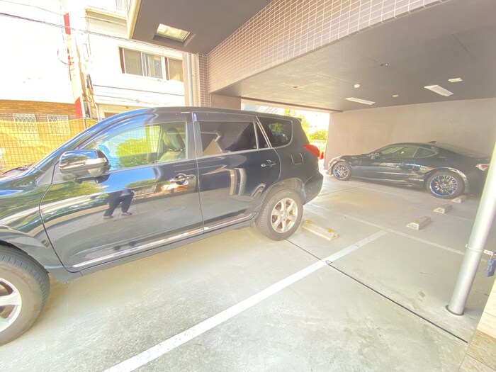 物件外観写真5　(駐車場)