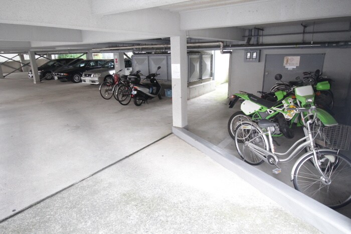物件外観写真3　(駐輪場)