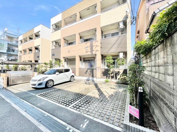 物件外観写真3　(駐車場)