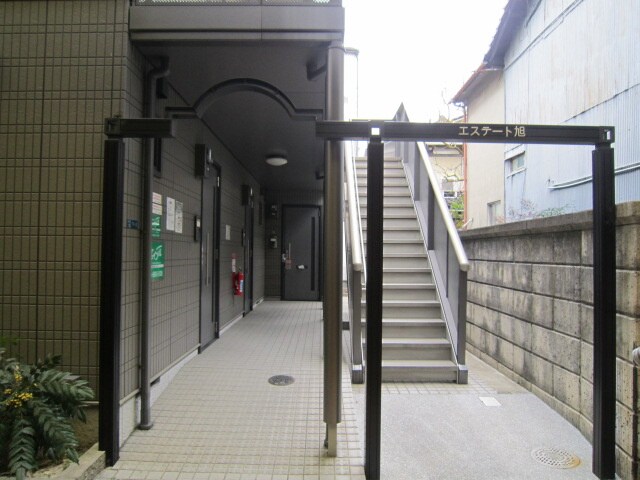 物件外観写真4　(エントランス部分)