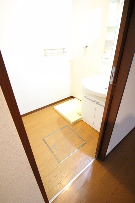 物件内観写真12　(洗濯機置場)