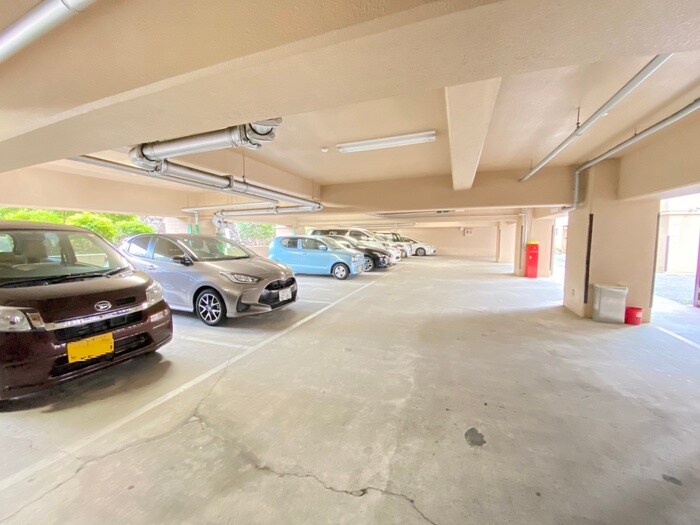 物件外観写真6　(駐車場)