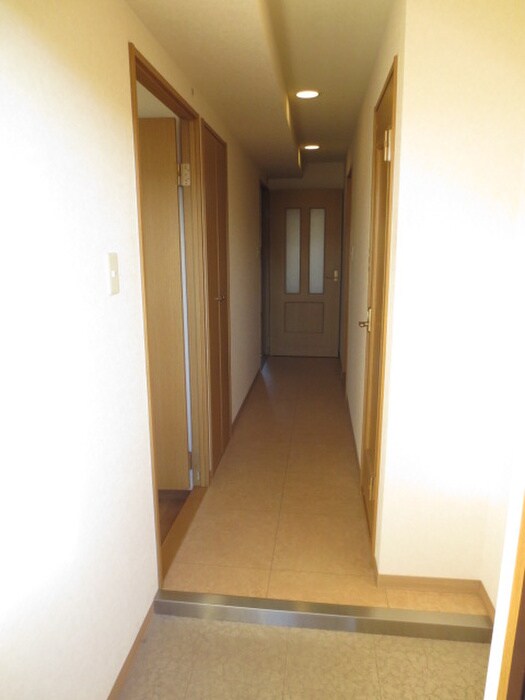 物件内観写真10　(玄関)