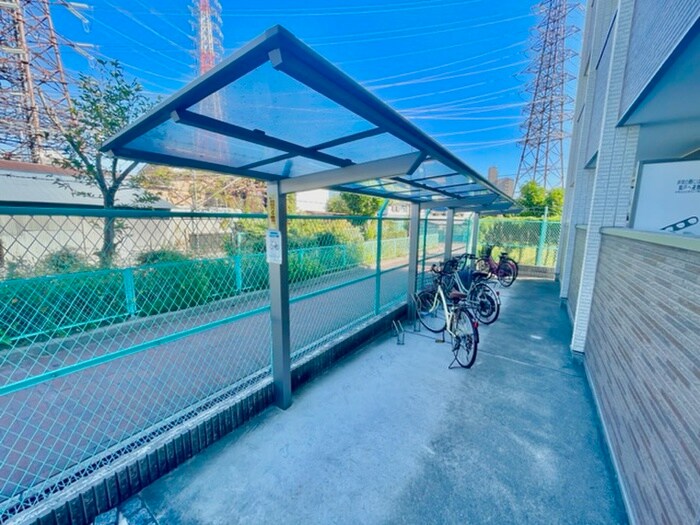 物件外観写真3　(駐輪場)