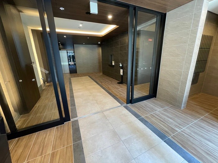 物件外観写真3　(エントランス部分)