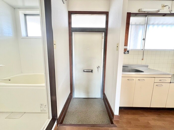 物件内観写真11　(玄関)