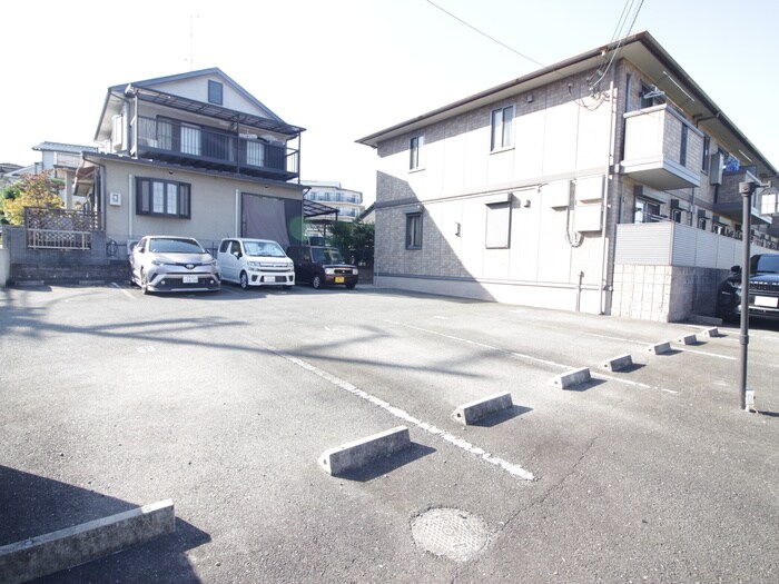 物件外観写真2　(駐車場)