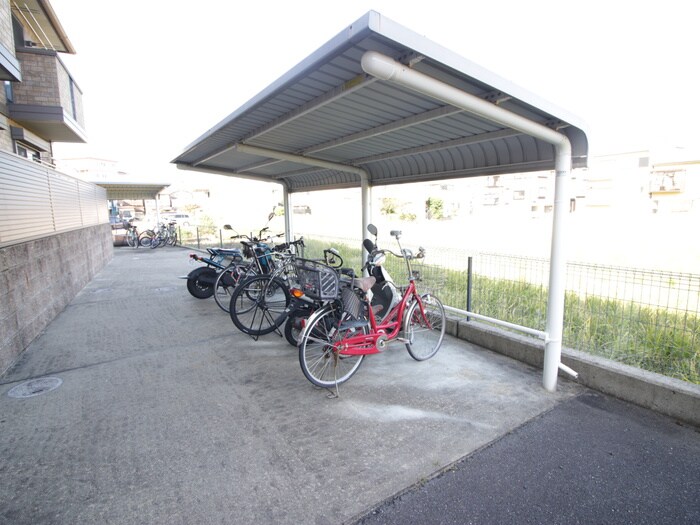 物件外観写真3　(駐輪場)