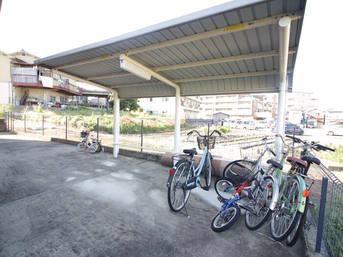 物件外観写真5　(駐輪場)