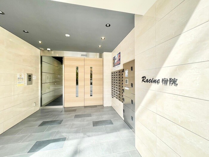 物件外観写真2　(エントランス部分)