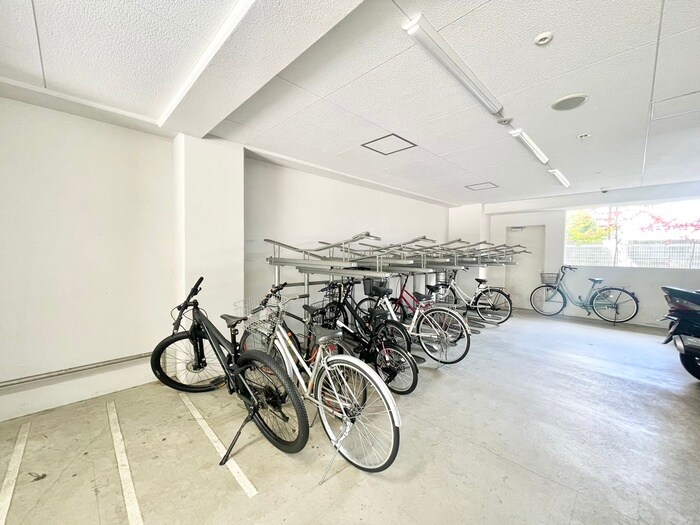 物件外観写真4　(駐輪場)