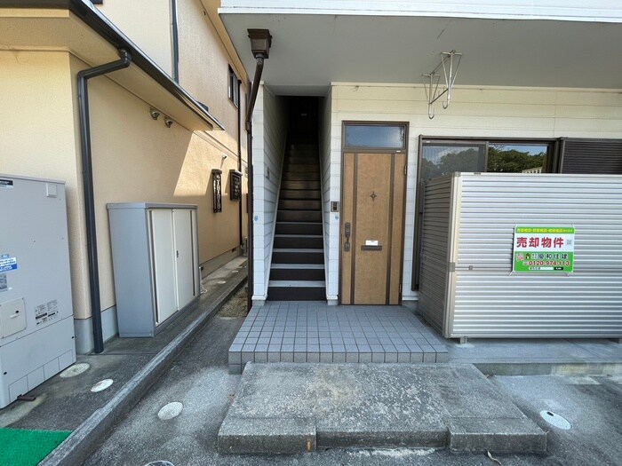 物件外観写真3　(エントランス部分)