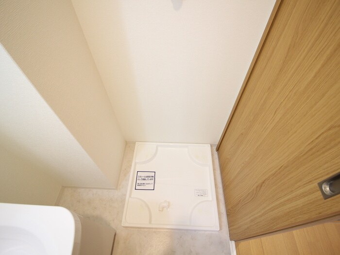 物件内観写真6　(洗濯機置場)