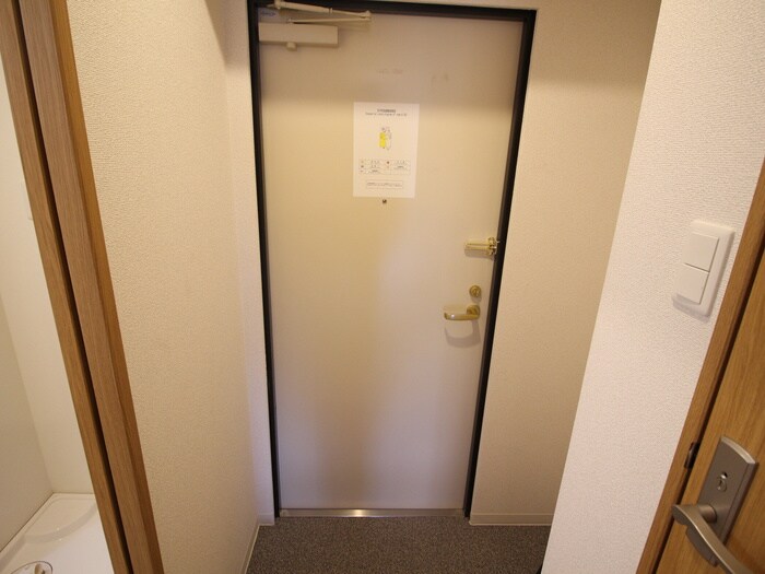 物件内観写真11　(玄関)