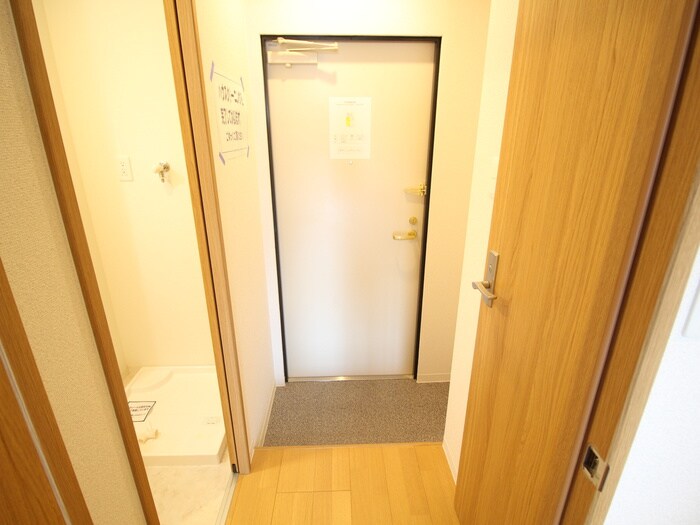 物件内観写真11　(玄関)