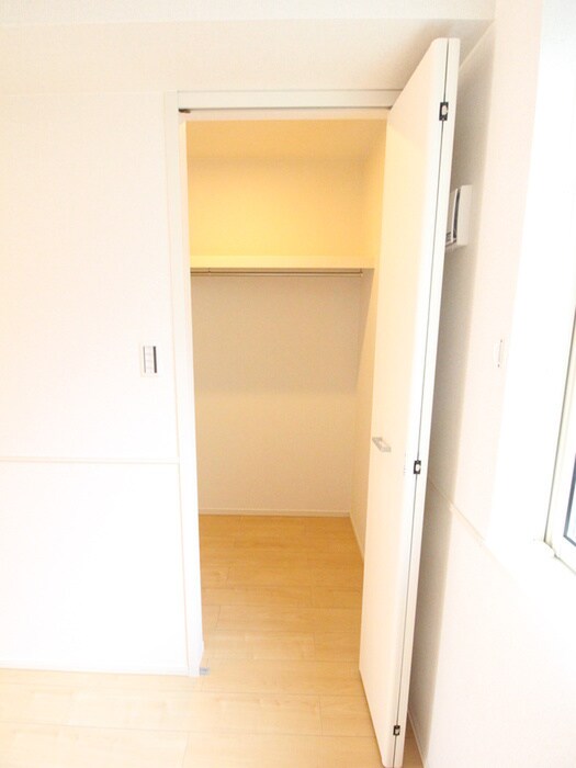 物件内観写真12　(収納)