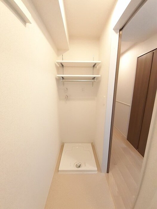 物件内観写真13　(洗濯機置場)