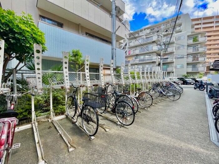 物件外観写真2　(駐輪場)