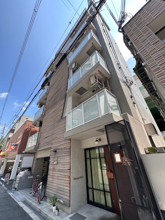 物件外観写真2　(エントランス部分)