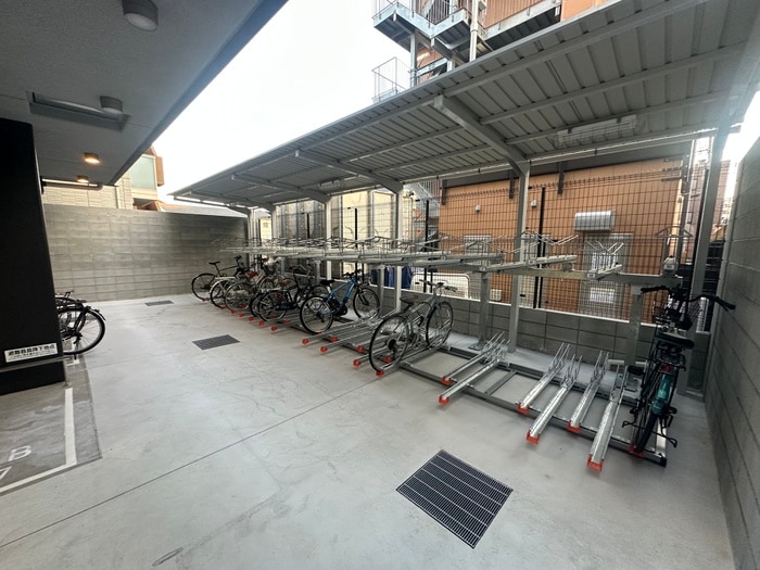 物件外観写真4　(駐輪場)