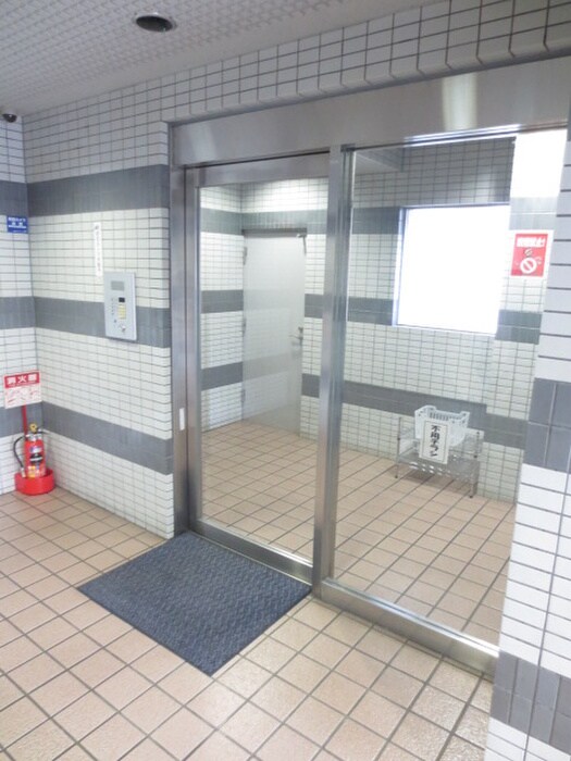 物件外観写真3　(エントランス部分)