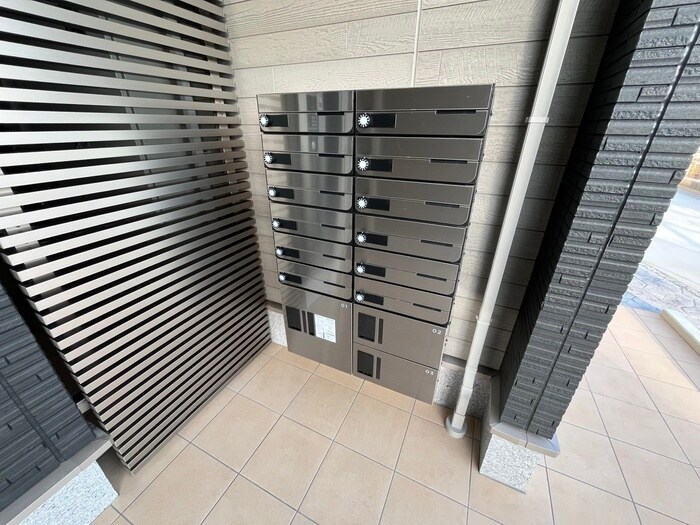 物件外観写真5　(エントランス部分)