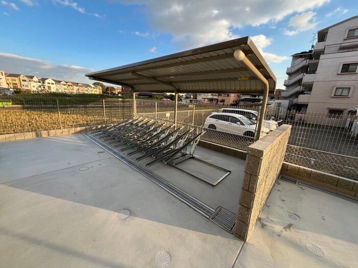 物件外観写真6　(駐輪場)