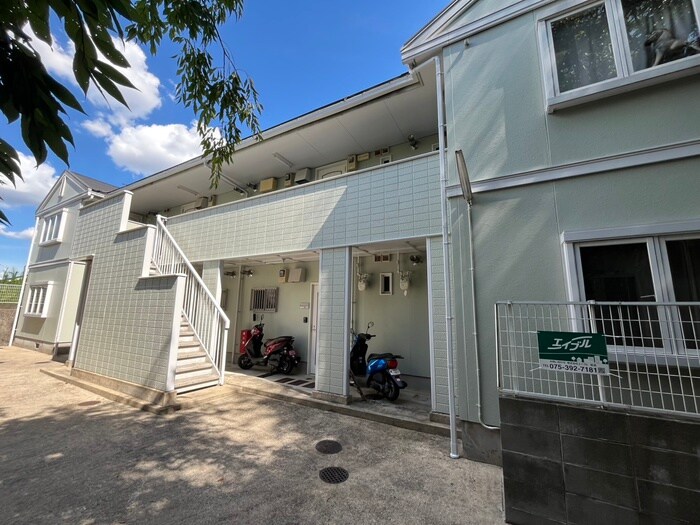 物件外観写真3　(エントランス部分)