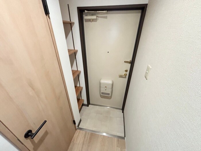 物件内観写真7　(玄関)