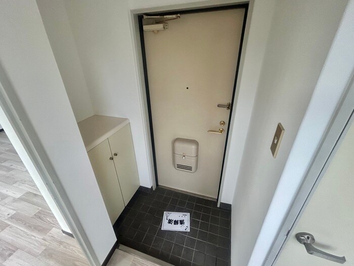 物件内観写真7　(玄関)