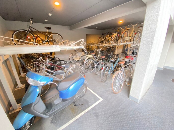 物件外観写真4　(駐輪場)