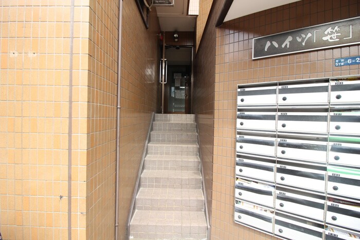 物件外観写真3　(エントランス部分)