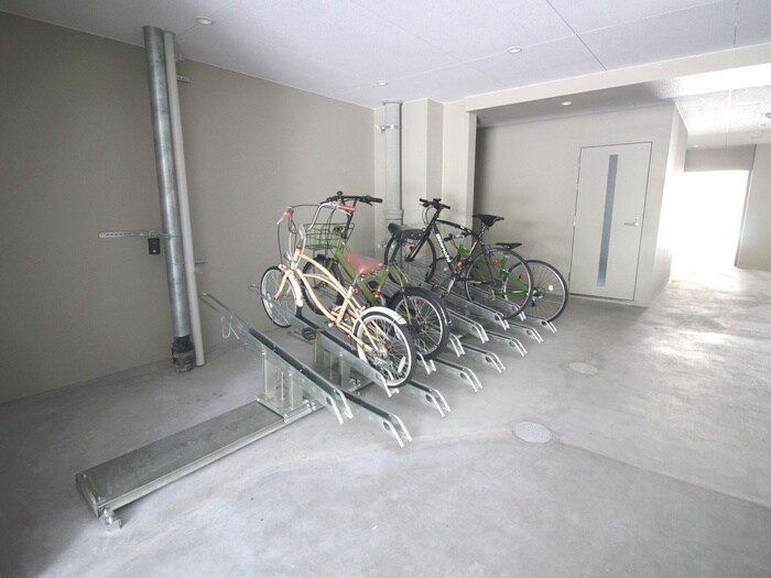 物件外観写真3　(駐輪場)