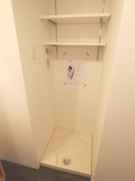 物件内観写真10　(洗濯機置場)