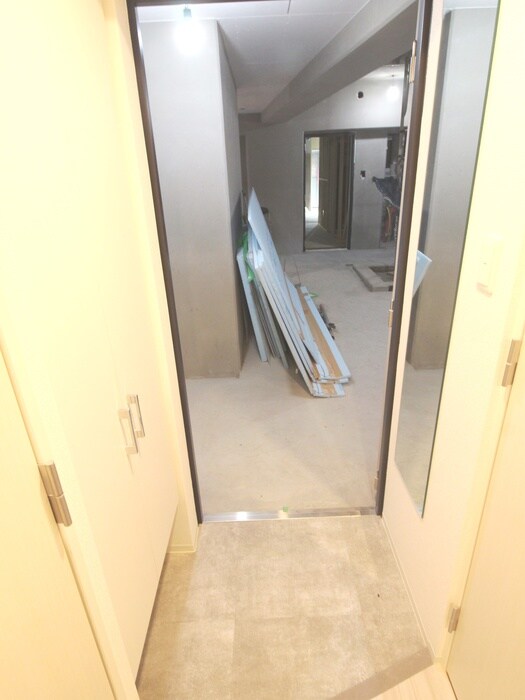物件内観写真16　(玄関)