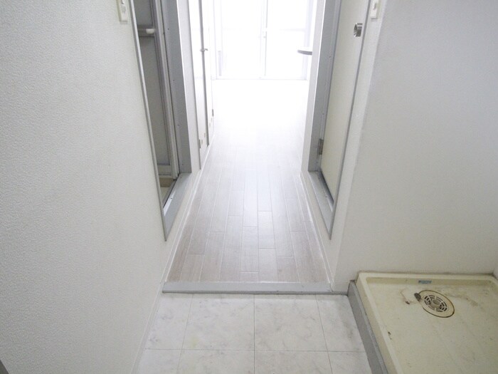 物件内観写真18　(玄関)
