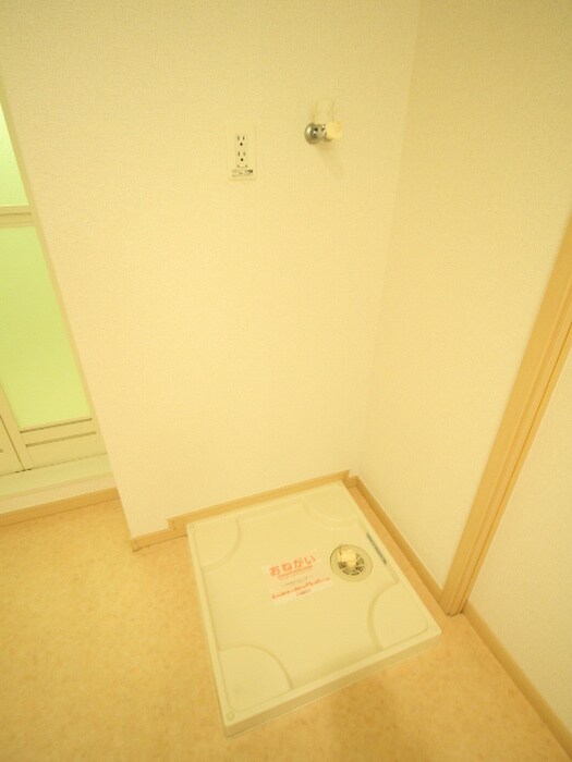 物件内観写真15　(洗濯機置場)