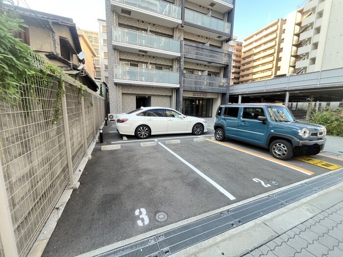 物件外観写真5　(駐車場)