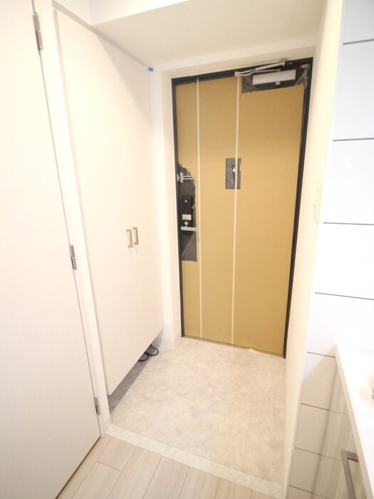 物件内観写真16　(玄関)